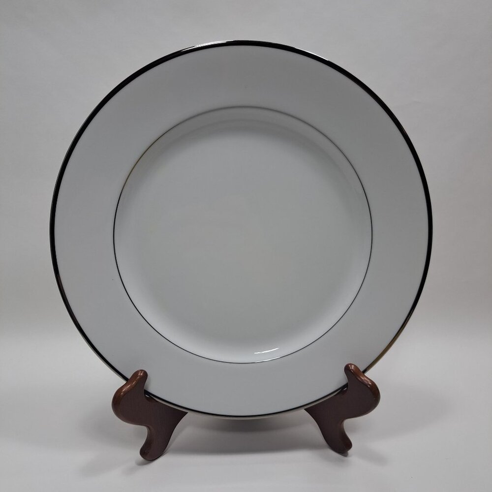 Hallmark Platnum Trim and Verge by Gorham Fine China Dinner Plate Circa 1993-97